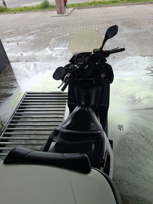 Kymco Downtown 300 + husa + 2 casti cadou (una nepurtata)