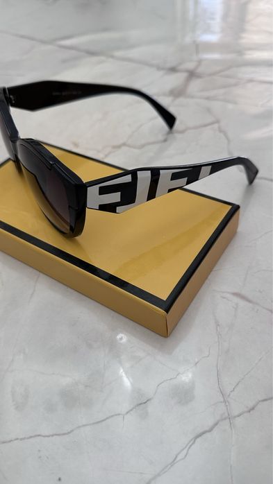 Продается очки брендовые люкс качество