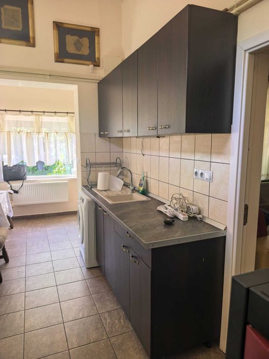 Dau in chirie , apartament curte comuna, aproape pod DECEBAL