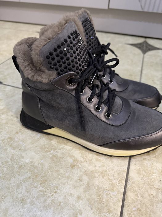 Продам женскую обувь