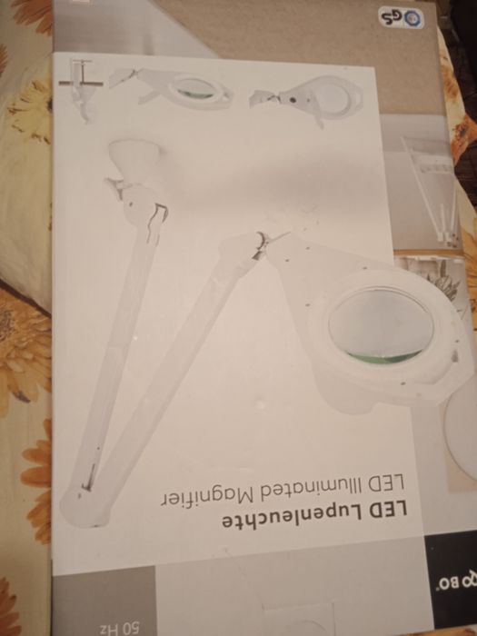 Lampă cosmetica cu lupa si iluminata led