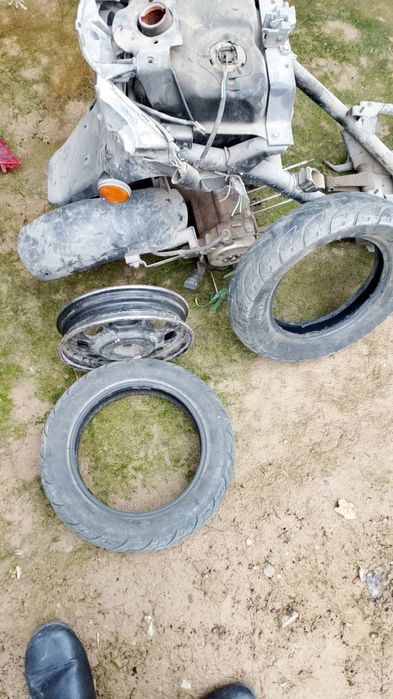 Skuter lar uchun zapchastlar bor