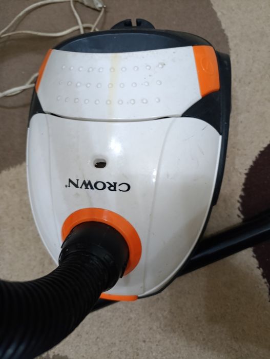 Продавам прахосмукачка краун