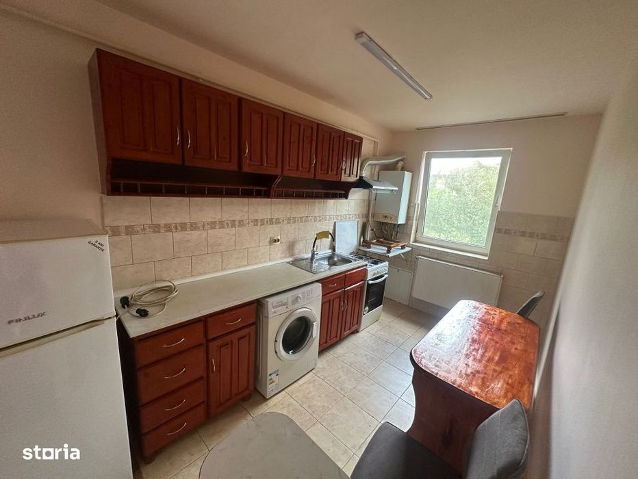 Apartament cu 3 camere, 58 mp, balcon, zona Florilor — fotografia 1