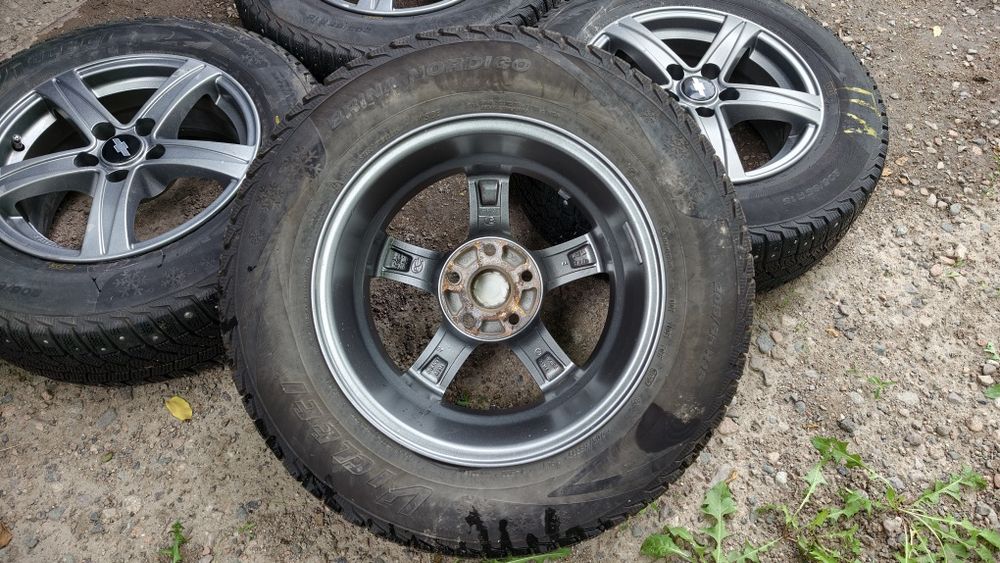 Комплект дисков R15 с шинами . Chevrolet