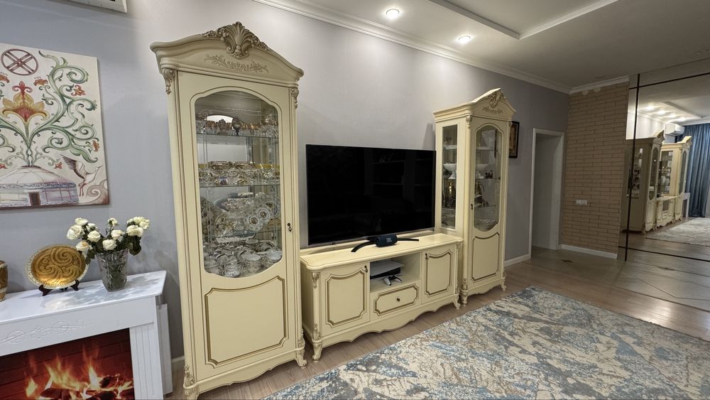 Продается сервант Мона Лиза ТВ Группа Крем