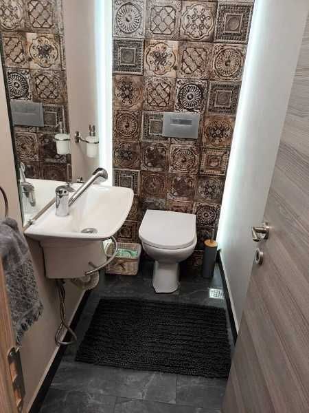 Дава се под наем Тристаен апартамент в Пловдив, Кършияка - 100 кв.м за 550 € - Снимка #1