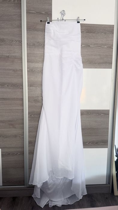 ЧИСТО НОВА Булчинска рокля - размер М.