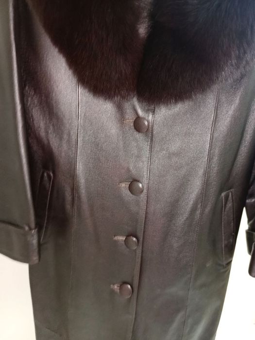 Зимняя одежда хорошего качества.