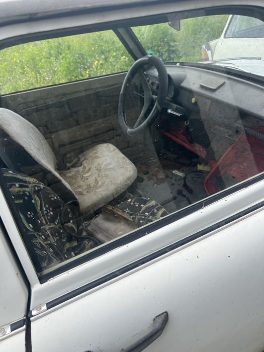 Трабанти 1988г на части