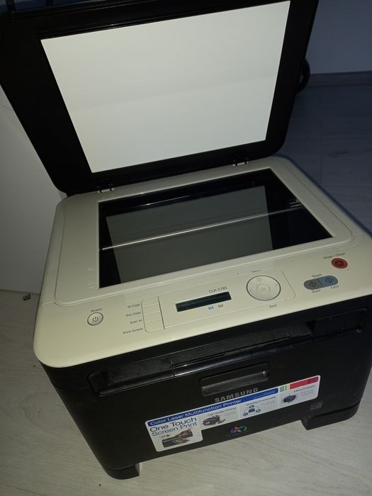 Vând imprimantă  touch screen print samsung clx 3185