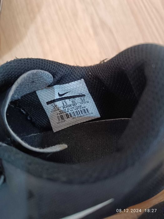 Детски маратонки и бутонки