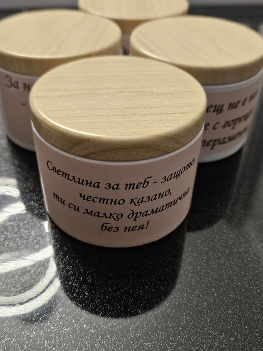 Свещи за осми март