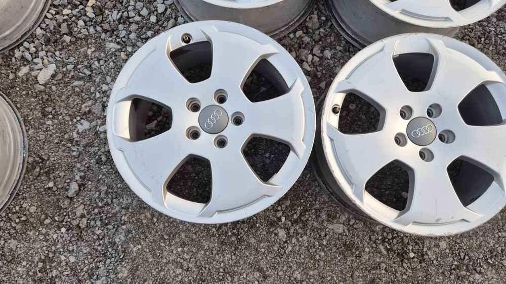 Оригинални джанти Ауди 5/112 Audi A3 5x112

Употребявани, Шумен