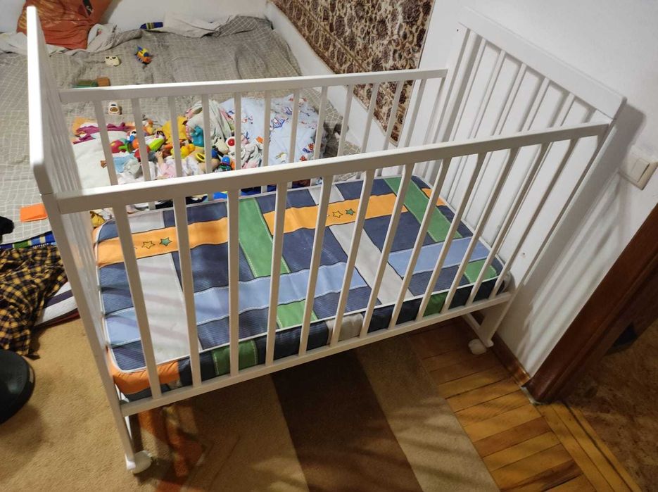 Продам манеж детский, деревянный, с матрацем