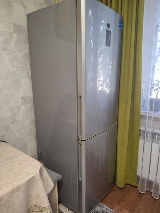 Холодильник Samsung