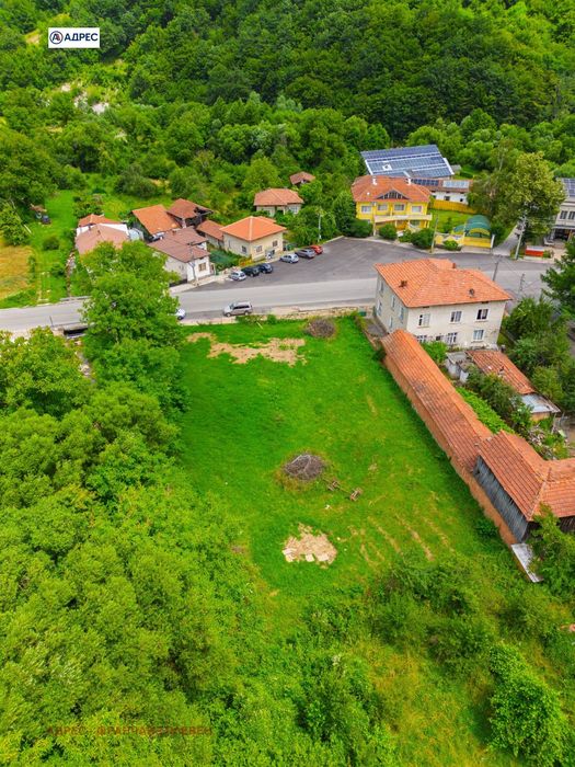 Парцел в Ловеч, област-гр.Априлци площ 1625 цена 150000