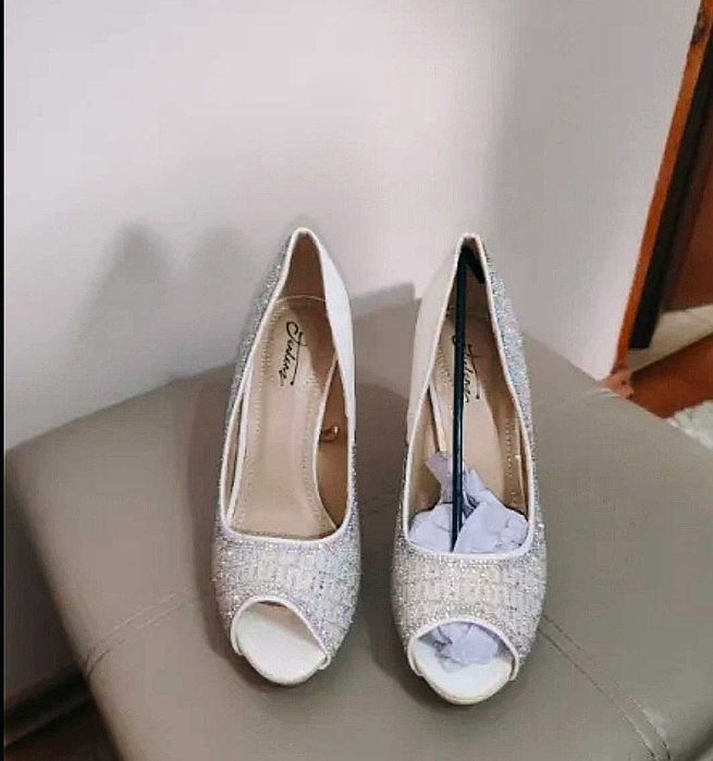 Дамски елегантни обувки на висок ток