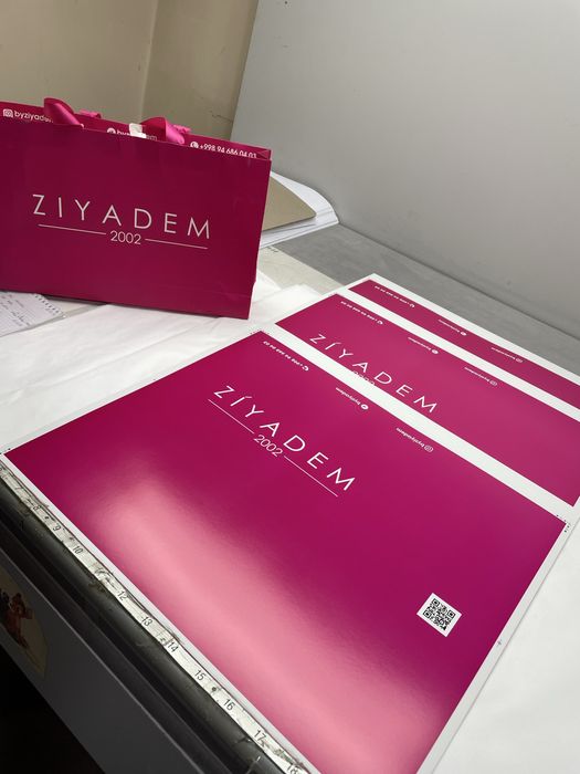 Poligrafiya hizmatlari etiketka karobka paket nakelyka dizaynn hizmatl