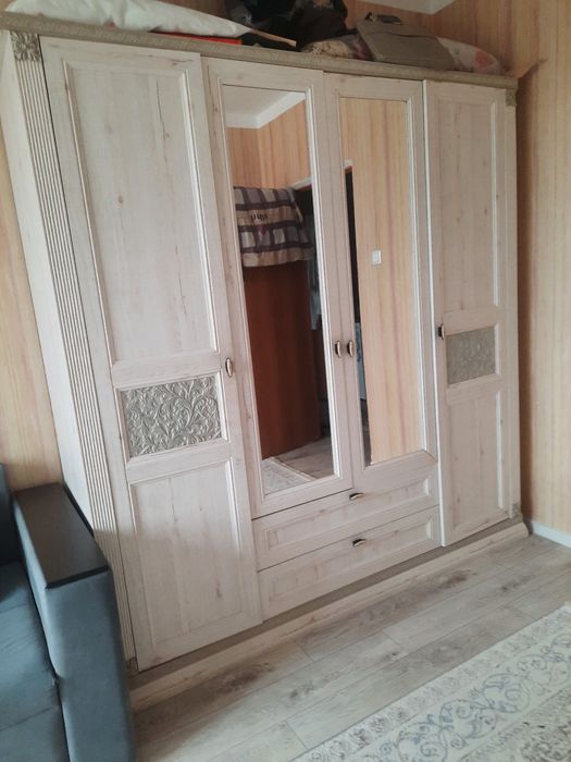 Продам шкаф молочный