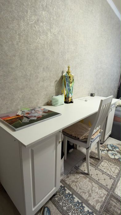 Продам кроватки и стол для учебы