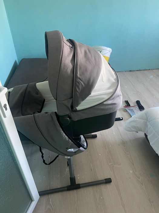 Se vând următoarele .