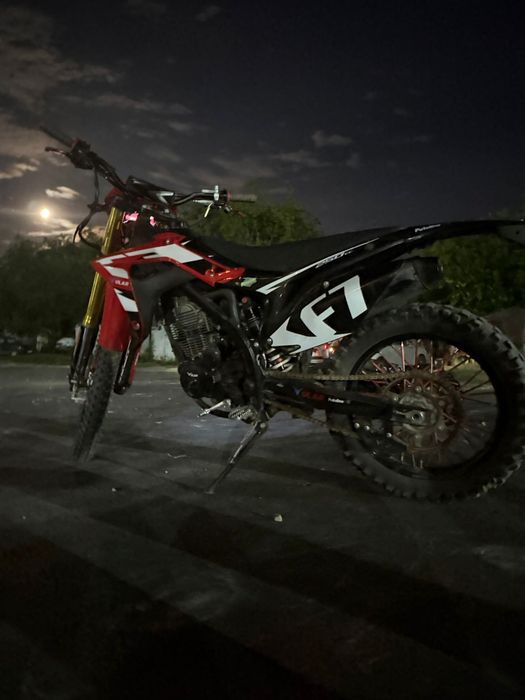 Продам  мотоцикл ULAR F7