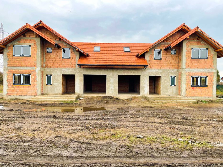 Casa duplex cu garaj - 5 min. de rond Penny