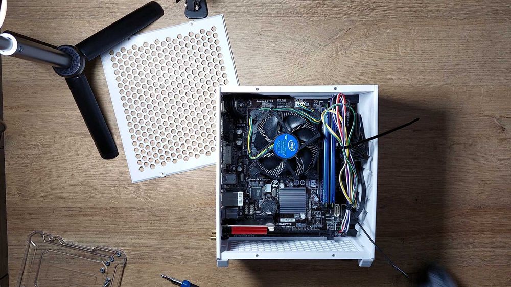 Mini ITX GA-H81M-S2V i5 4570 16GB DDR3 256 SSD Wifi