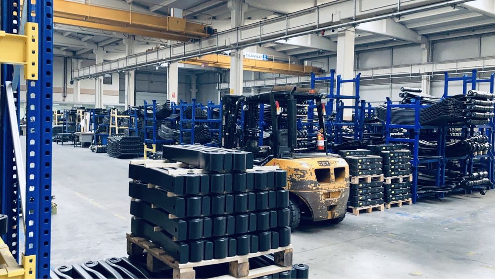 Arcuri camioane și autoutilitare noi pe stoc