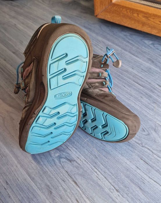 Водоустойчиви обувки Keen