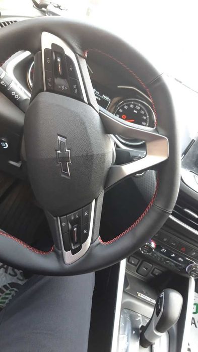 Индивидуальные чехлы на руль Chevrolet Tracker 2 | Onix | Monza