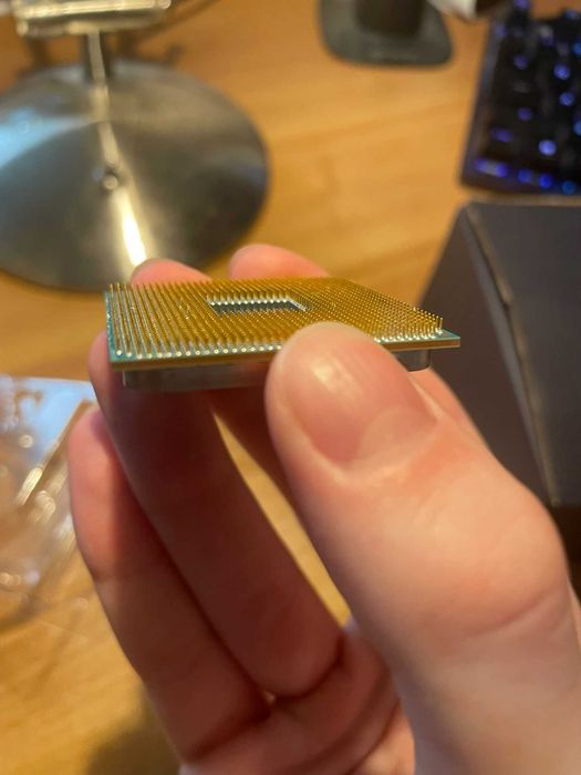 Procesor Ryzen 5 3400G cu grafici integrate Radeon Vega Graphics 11 + Cooler AMD