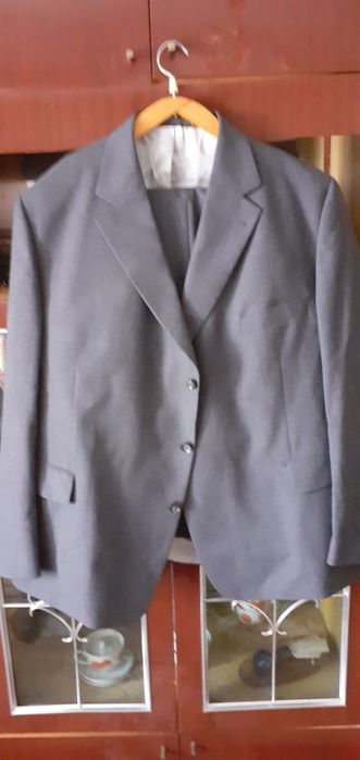 Продам новый костюм