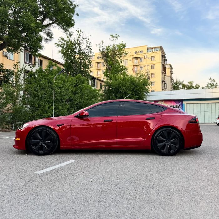 TESLA MODEL S идеальном состоянии