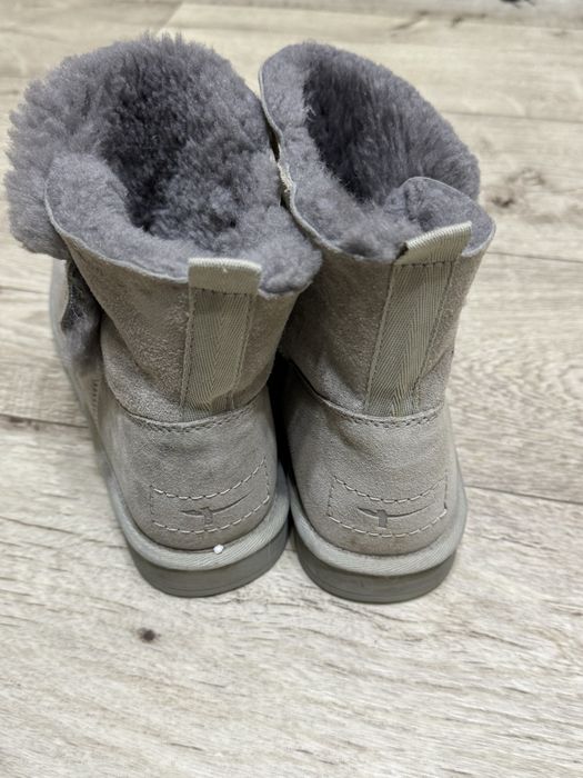 Продам серые и черные угги