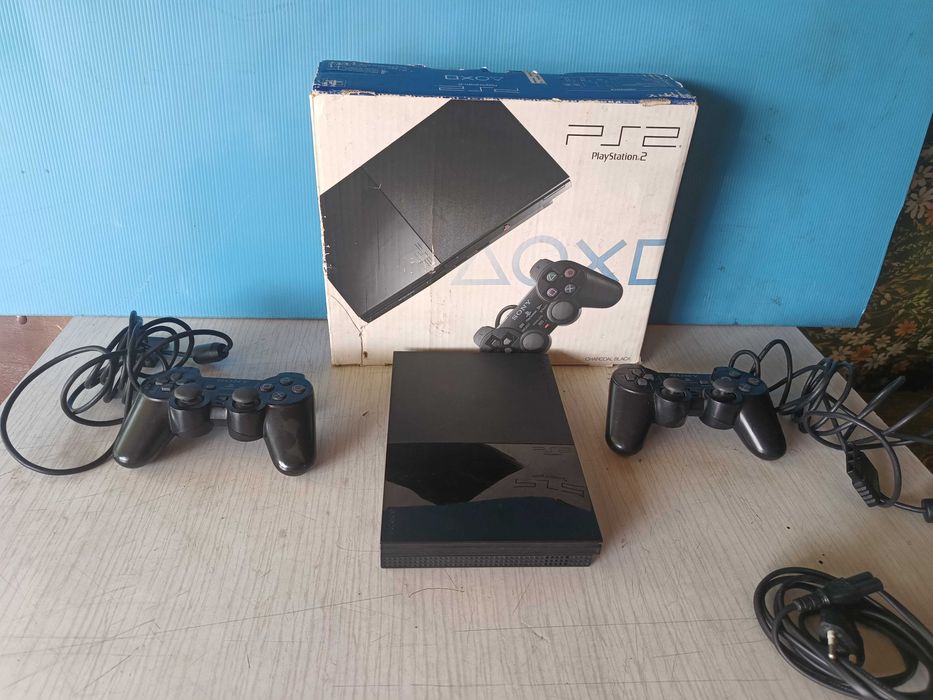 Продавам PSP 2 много запазен  с два джойстика