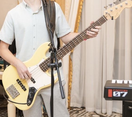 Бас гитара Squier Affinity V Актив 5 струн