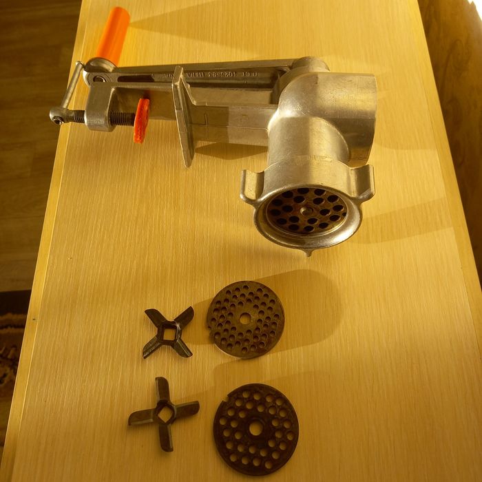 Продам мясорубку