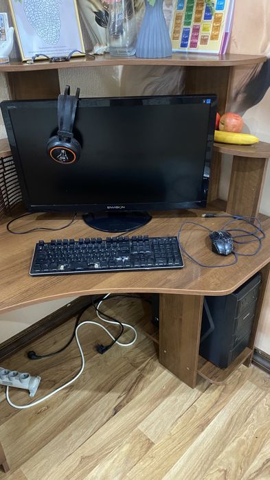 Компьютер, в комплекте, можно со столом