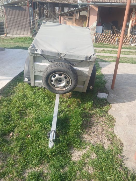 Remorcă auto 750 kg cu prelată – stare bună