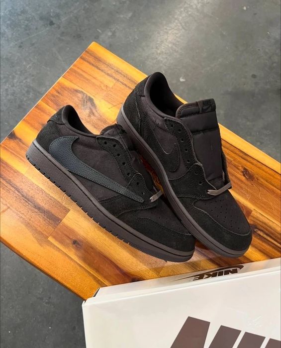 Trawis Scott «Velvet Brown»