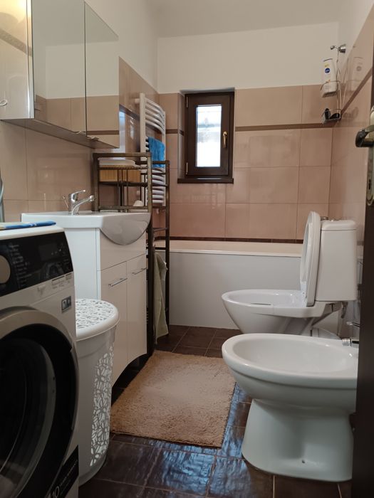 Clădire de închiriat integral sau separat