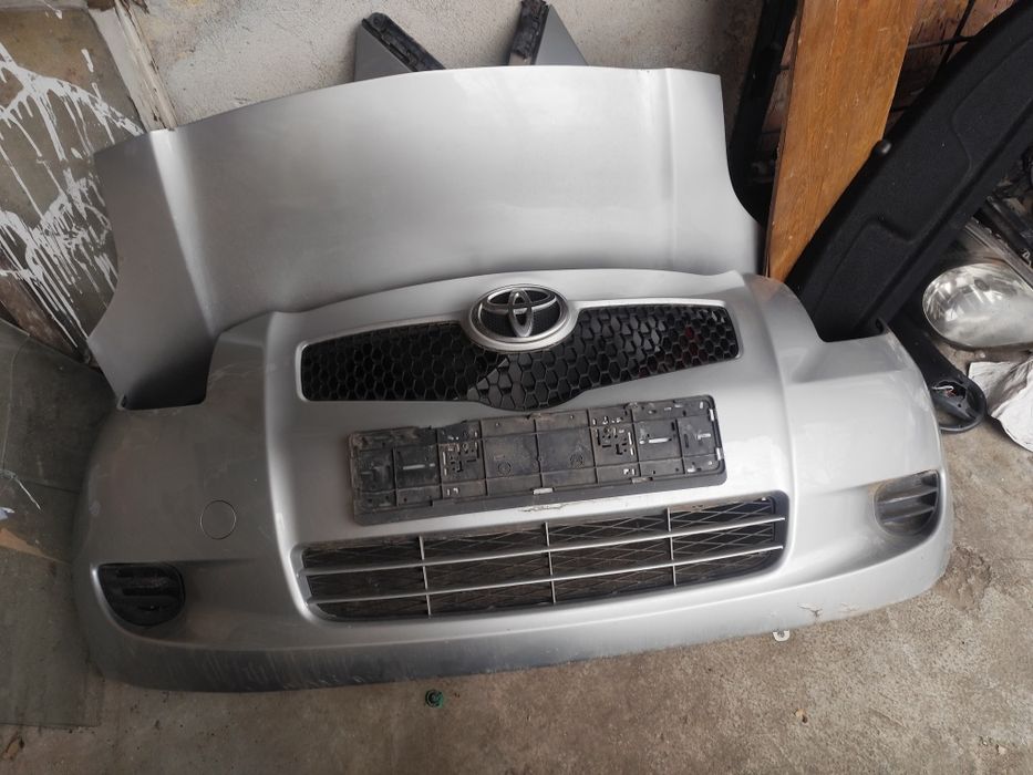 Предна броня за toyota yaris 2006 година