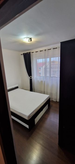 Închiriez apartament 2 camere mansarda.