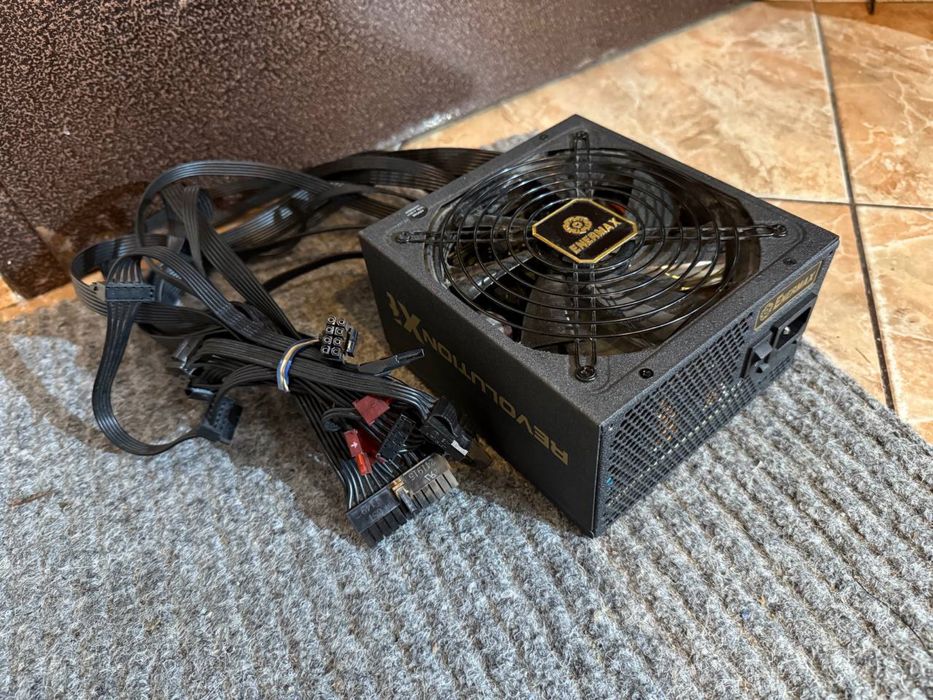 Sursa Enermax Revolution X't