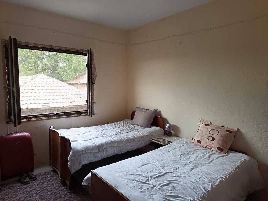 Масивна двуетажна къща в село Младиново