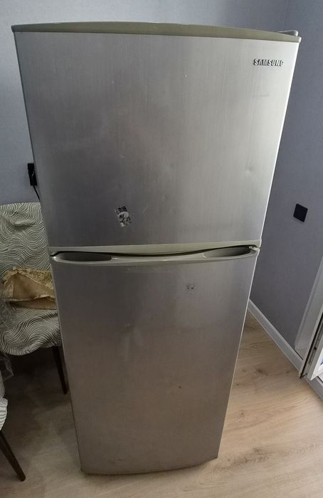 Продам 2х камерный холодильник