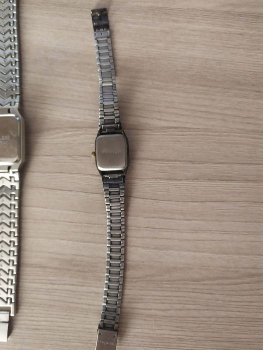 Продам наручные часы.