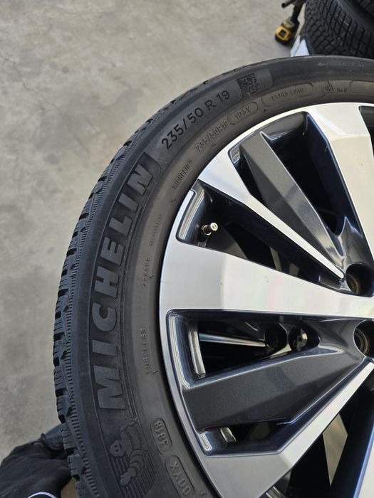4 Броя 235/50/19 Michelin 7,5mm